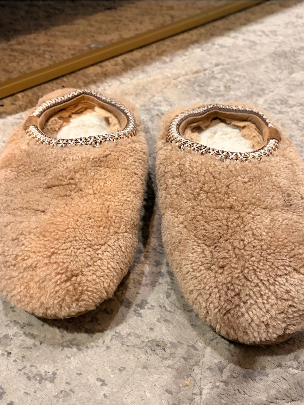 Girls UGG Chestnut Shearling Slip-On Slippers